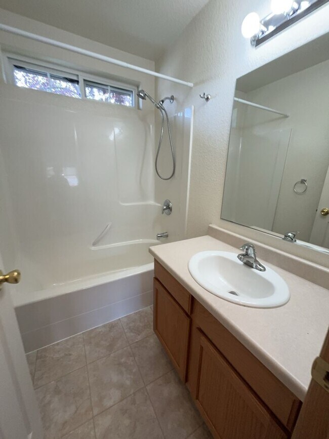 Building Photo - 208 Bentley Park Loop