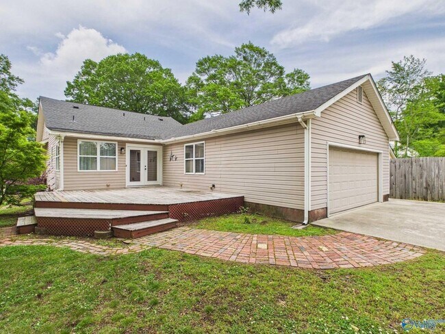 Building Photo - 501 Prospect Dr SE