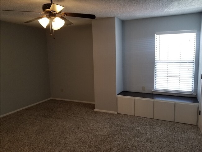 Building Photo - 1223 Dallas Dr