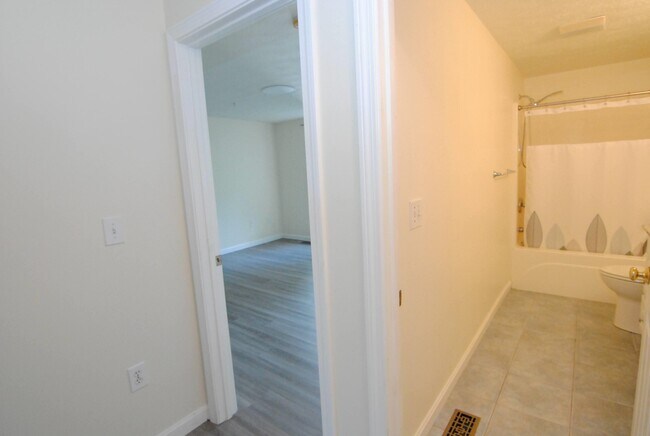Building Photo - 68 Georgetown Dr