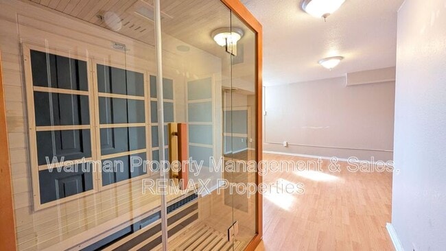 Building Photo - 2102 W Kiowa St