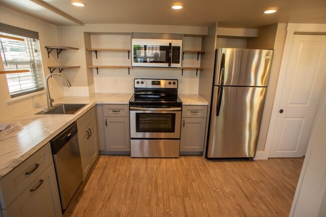 Building Photo - Downtown Tiny House