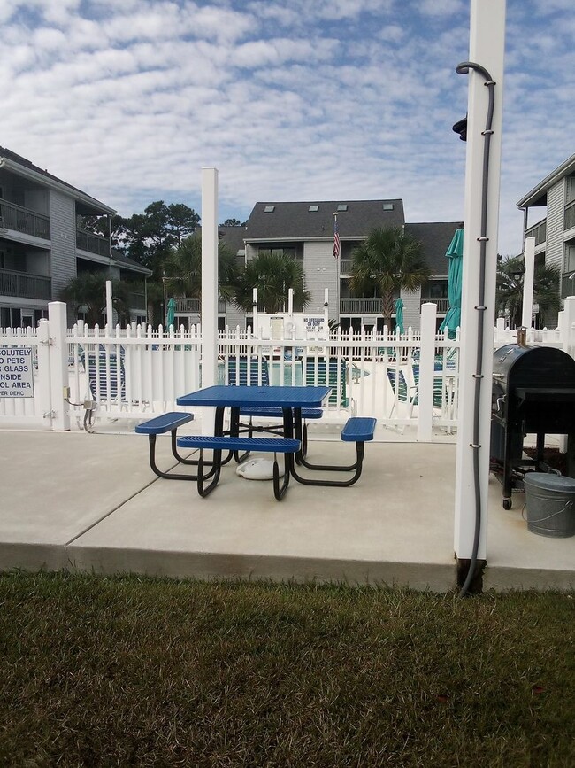 Building Photo - Golf Colony VIII