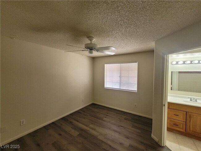 Building Photo - 1608 N Torrey Pines Dr