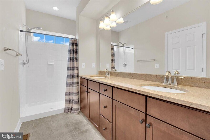 Building Photo - 3607 Doc Berlin Dr