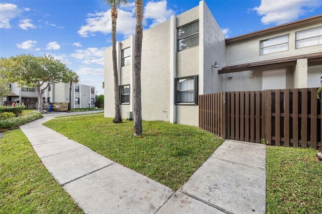 Building Photo - 10050 NW 9th St Cir