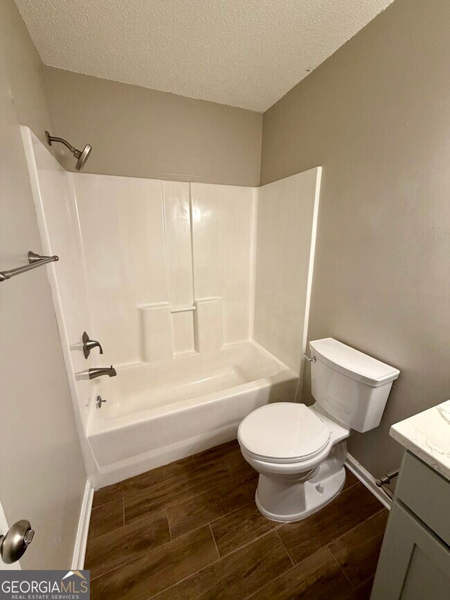 Building Photo - 438 Admiral's Walk Dr