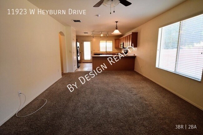 Building Photo - Rancho Marana 3 Bed 2 Bath + Den