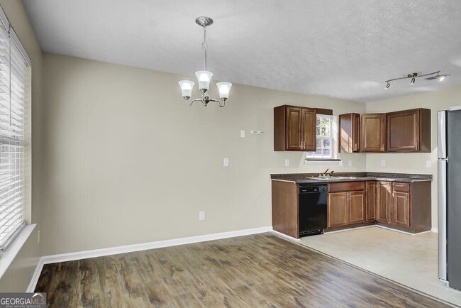 Building Photo - 40 Elisabeth Way