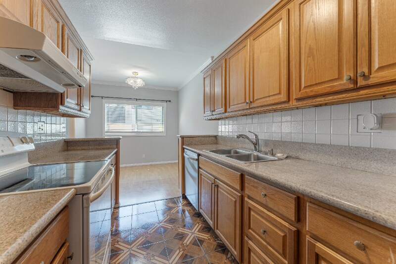 Primary Photo - 5414 Newcastle Ave