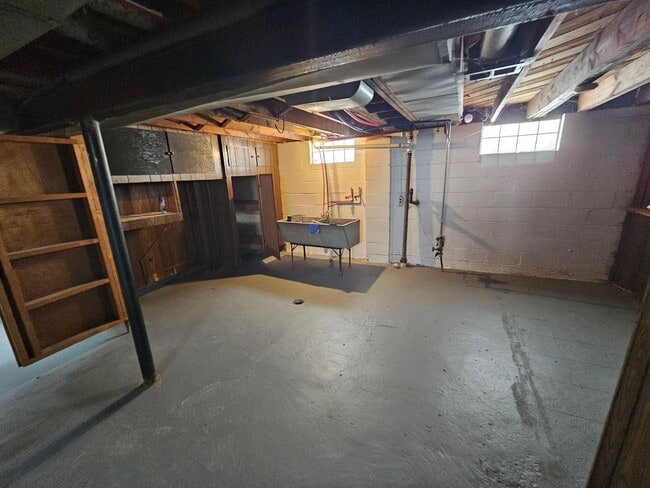 Building Photo - Come see your new home!