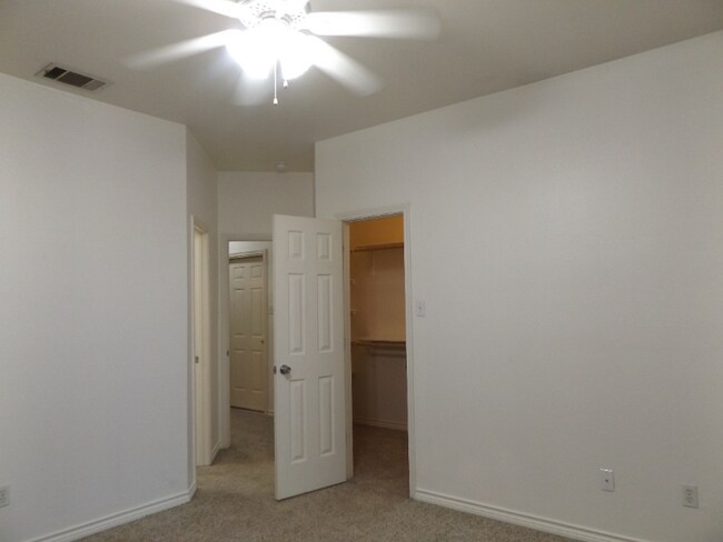 Building Photo - 2909 Whisper Oaks Ln