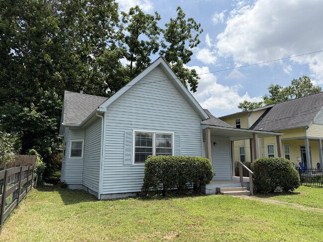 Building Photo - Newly Remodeled 2BR/2BA East Nashville Home with Covered Front Porch, Huge Deck, Spacious Backyar...