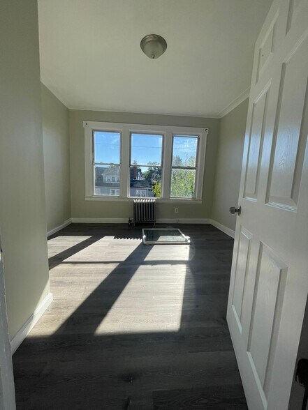 917 Grove St 3A - 916 Grove St