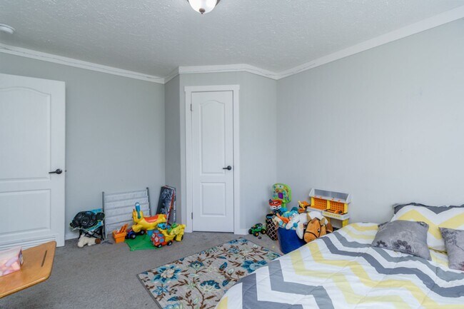 Building Photo - Updated Modern 3 Bedroom Manufactured Home!