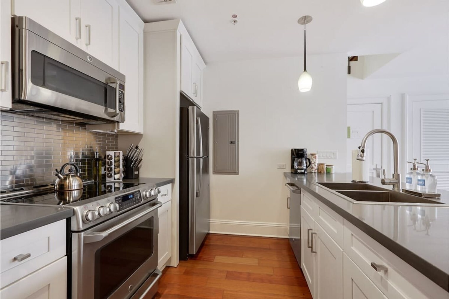 Building Photo - 822 Perdido St