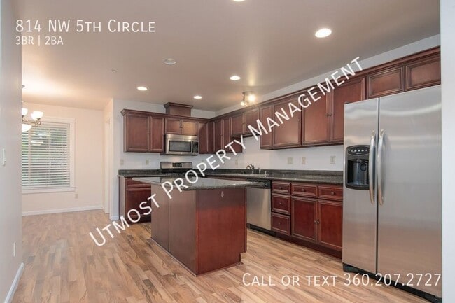 Building Photo - 814 NW 5th Cir