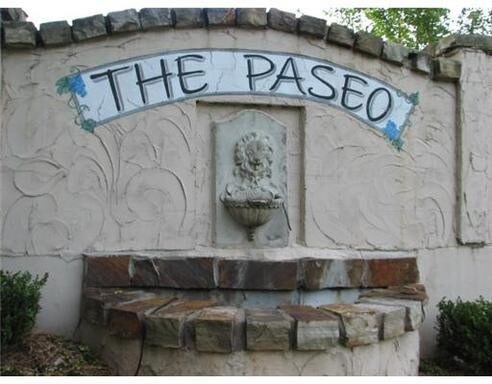 Building Photo - 356 S University Ave