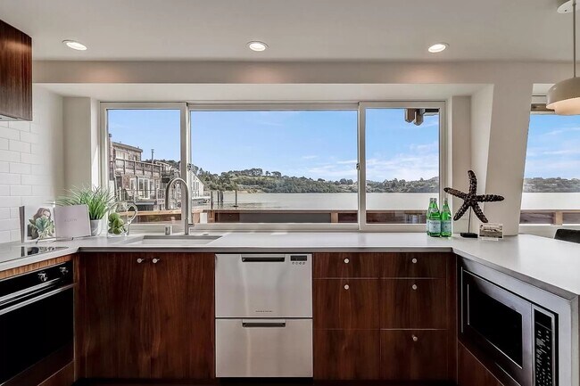 Building Photo - 240 Redwood Highway Frontage Rd