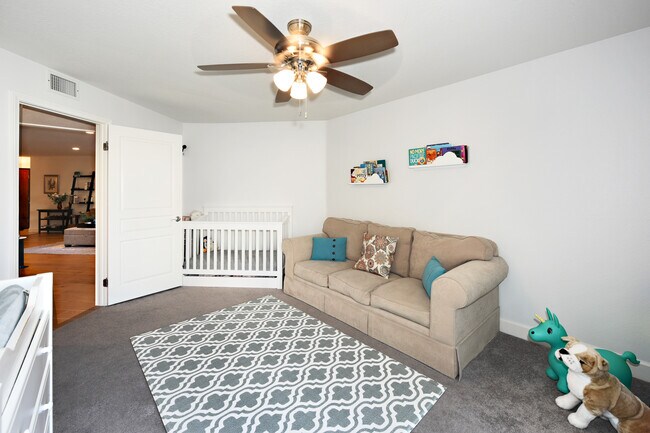 Building Photo - 1633 S Bentley Ave