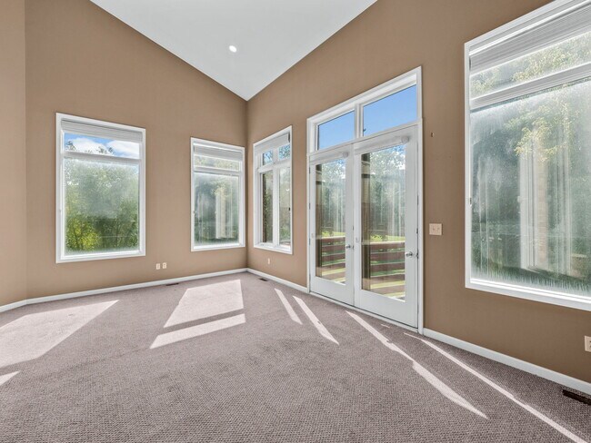 Building Photo - 1038 Lorenzo Ct