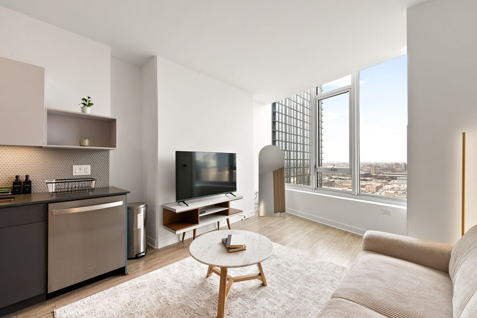 Building Photo - 720 S Wells St