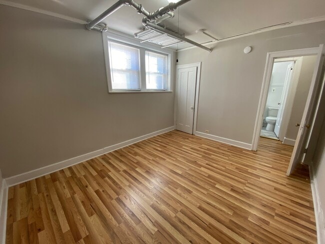 Building Photo - 730 Reba Pl