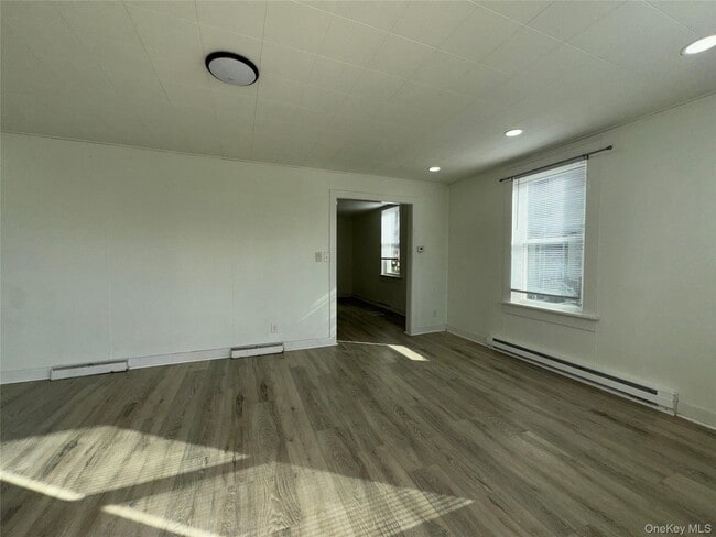 Building Photo - 88 Main St