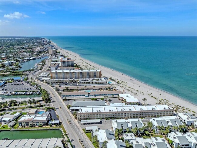 Building Photo - 1400 Tarpon Center Dr