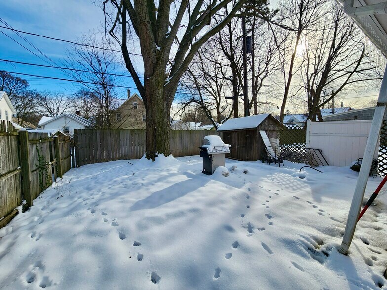 Building Photo - 814 South Ave