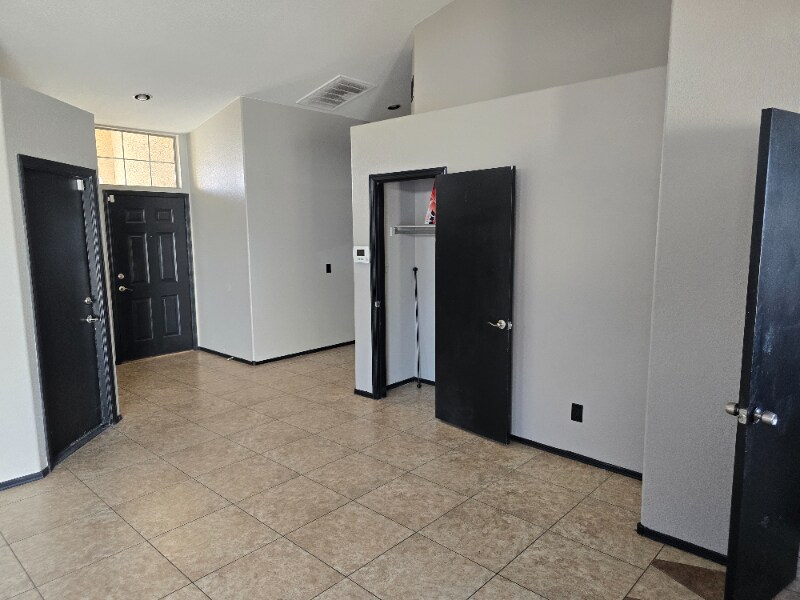 Building Photo - 8228 W Palmaire Ave