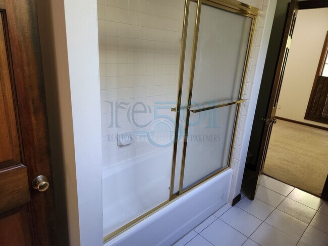 Building Photo - RARE exquisite home on acreage in the heart of West Little Rock!