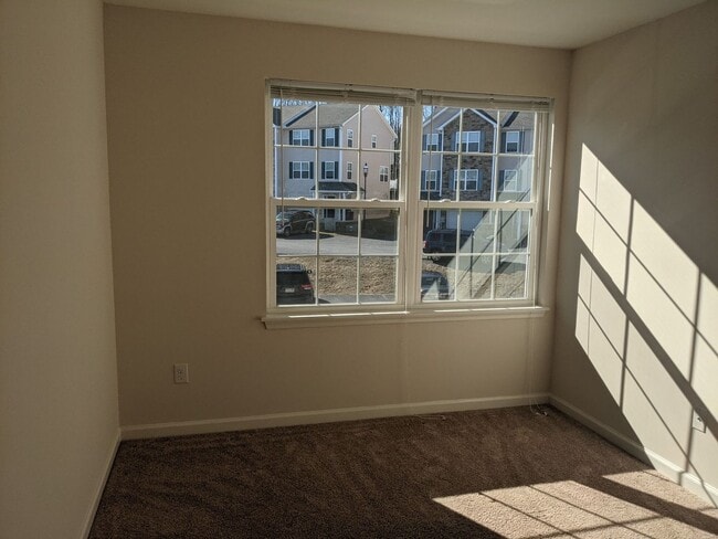 Building Photo - 3 Bedroom Townhouse For Rent in Charming Waynesboro, PA