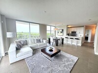 Building Photo - 700 E Boynton Beach Blvd