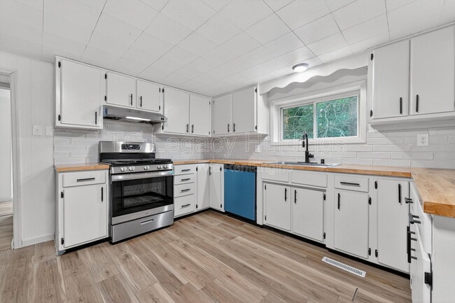 Building Photo - 192 Fairmor Dr