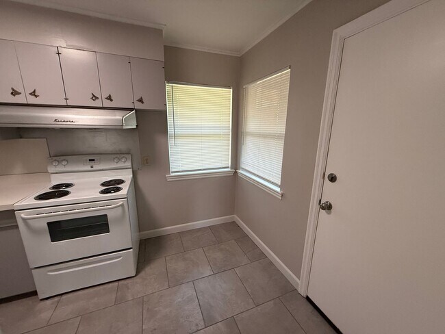 Building Photo - Coming Soon: Near the University 2 bedroom Duplex With Private yard