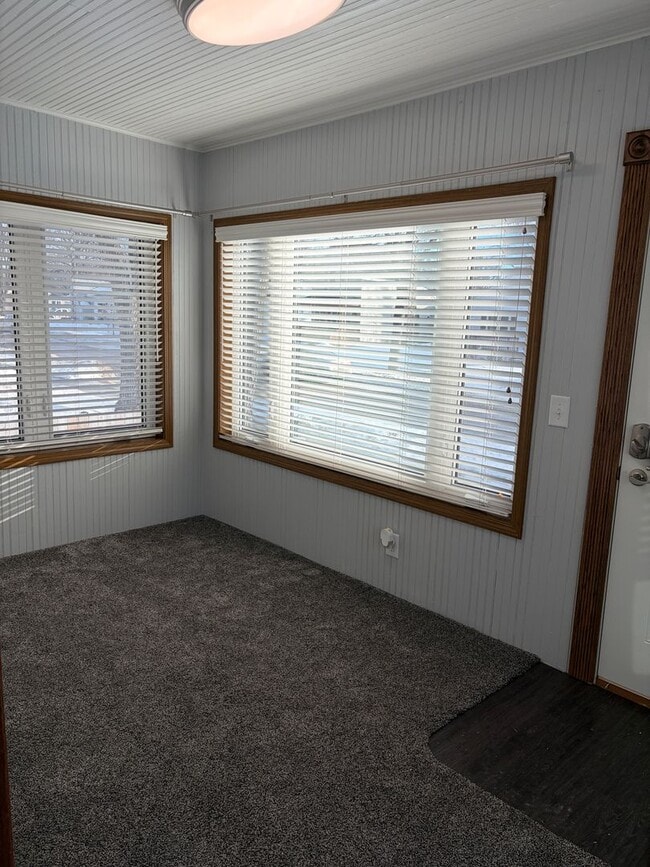 Building Photo - 1524 5th Ave N