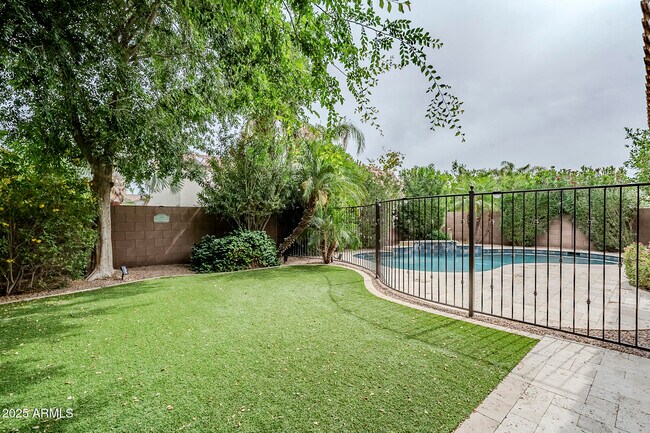 Building Photo - 2744 E Donato Dr