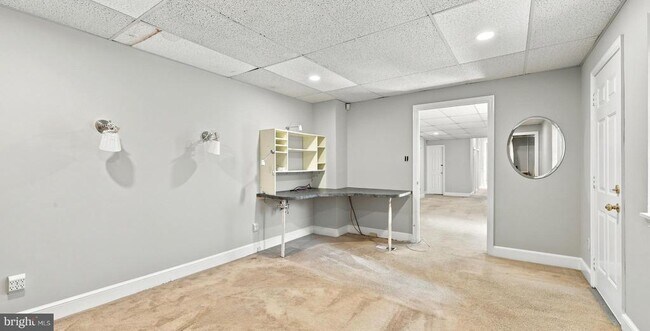 Building Photo - 506 W 9th St