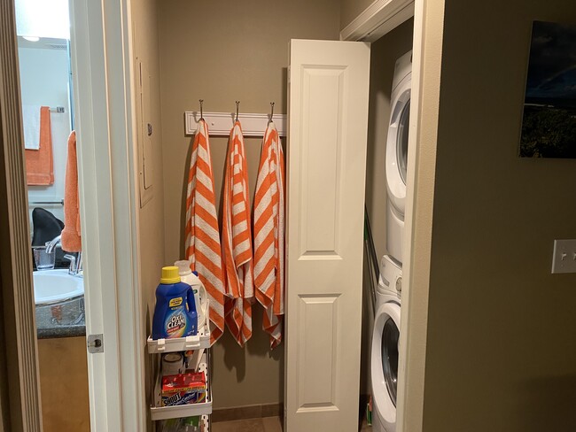 Laundry closet w/Fullsize W&D - 3706 Lower Honoapiilani Rd