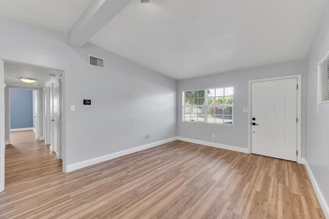 Building Photo - Michigan Ave Duplex