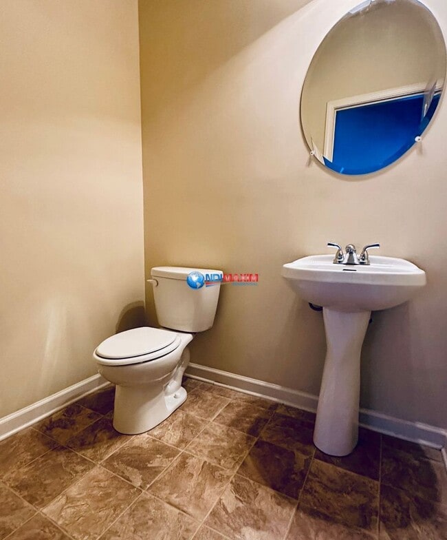 Building Photo - Spacious 4-bedroom house in Lawrenceville