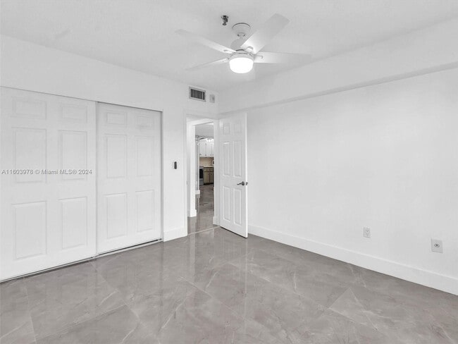 Building Photo - 250 181 Dr