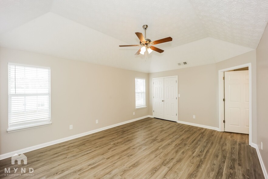 Building Photo - 3302 Summer Brooke Ln