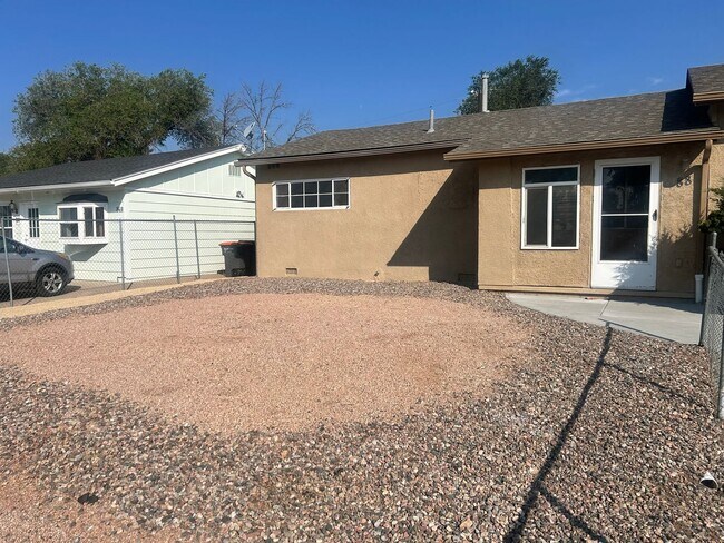 Building Photo - 88 Rose Dr