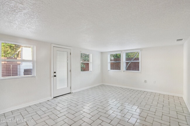 Building Photo - 409 Sailfish Dr E