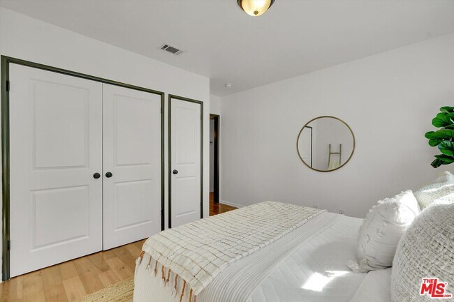 Building Photo - 4300 Laurelgrove Ave