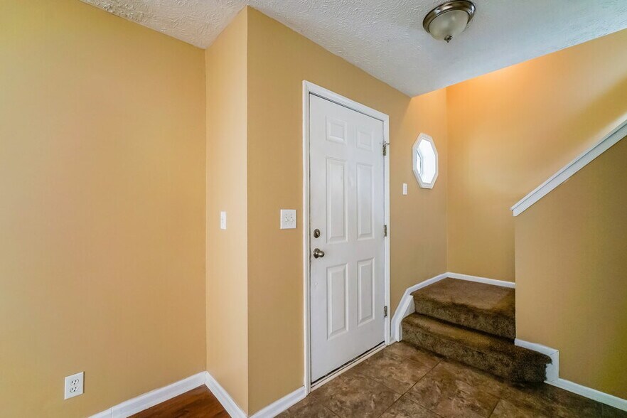 Building Photo - 6220 Maravian Dr