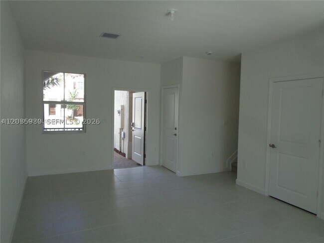 Building Photo - 2514 SE 29th Dr