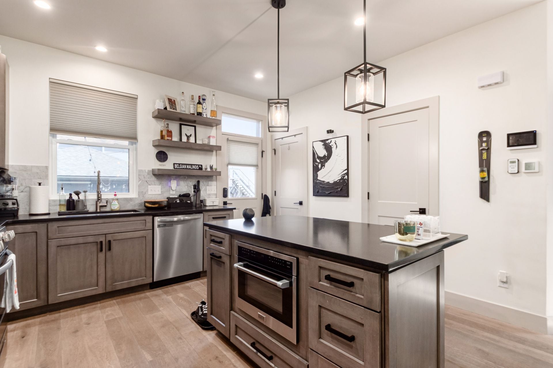 Building Photo - 1196 Hamlet St